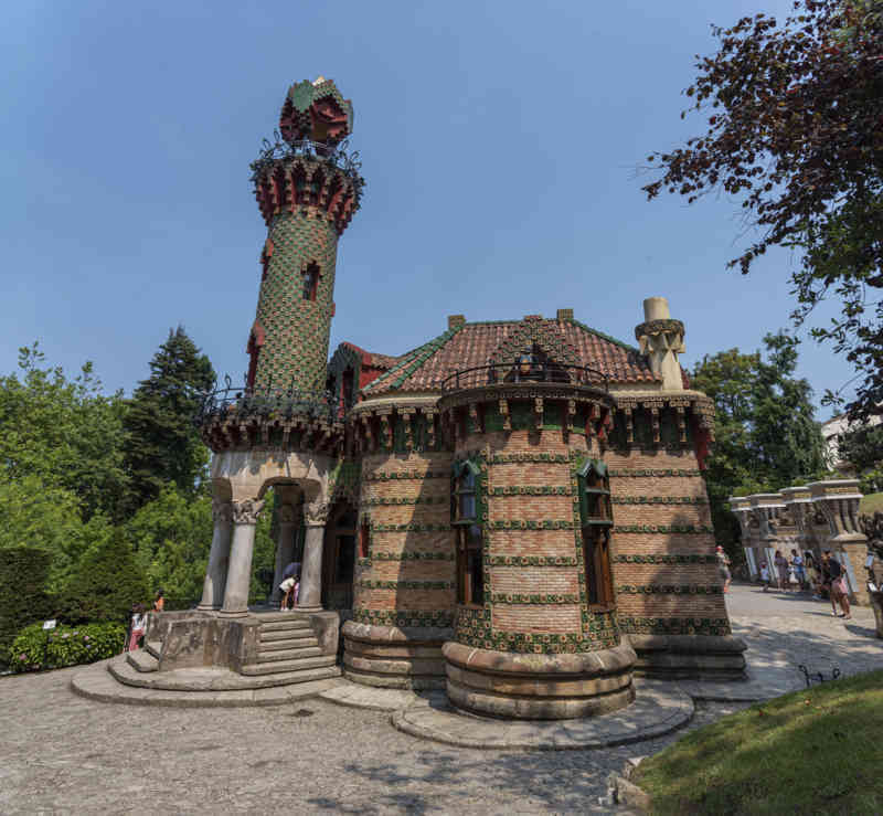 Cantabria 003 - Comillas - Villa Quijano o el Capricho de Gaudí.jpg